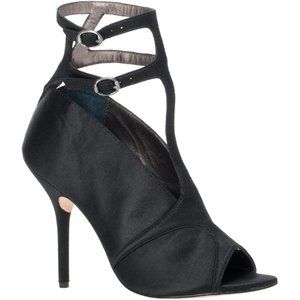 NWT/NIB - Leon Max Pika Satin Peep Hole Ankle Strap - 8.5